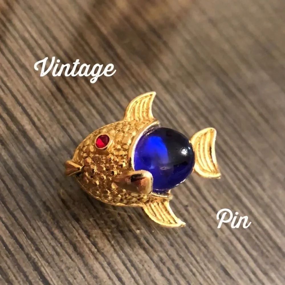 Vintage Jelly Belly Fish Pin / Tie Tack Blue Belly Goldtone